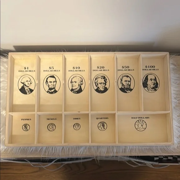 Melissa & Doug Money Counting Tray from the Play Money Set 💵 - Picture 2 of 7